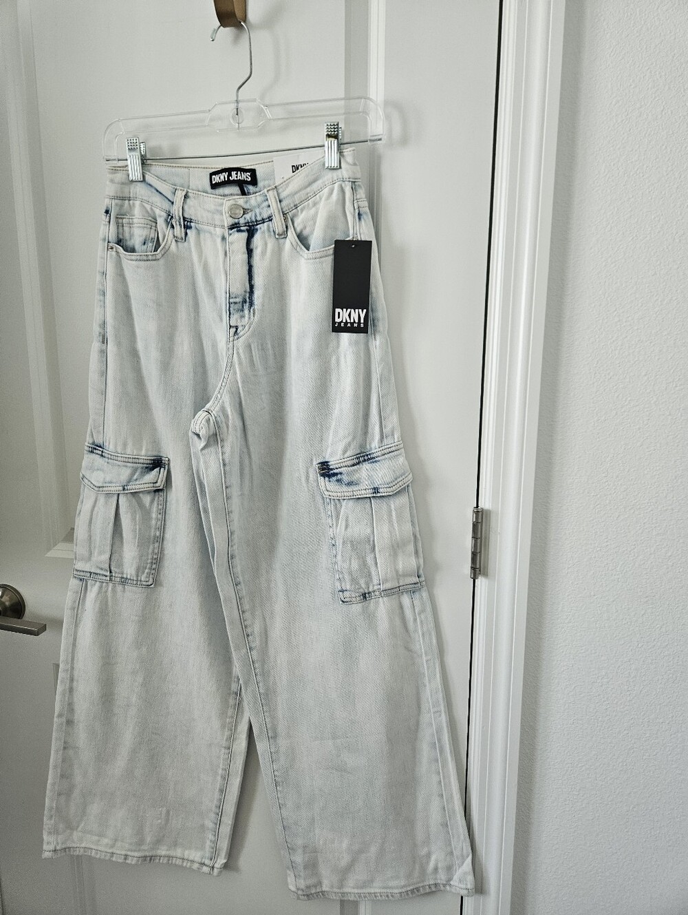 NWT DKNY JEANS Women's High-Rise Wide-Leg Cargo Jeans Open Sky Wash Sz 24